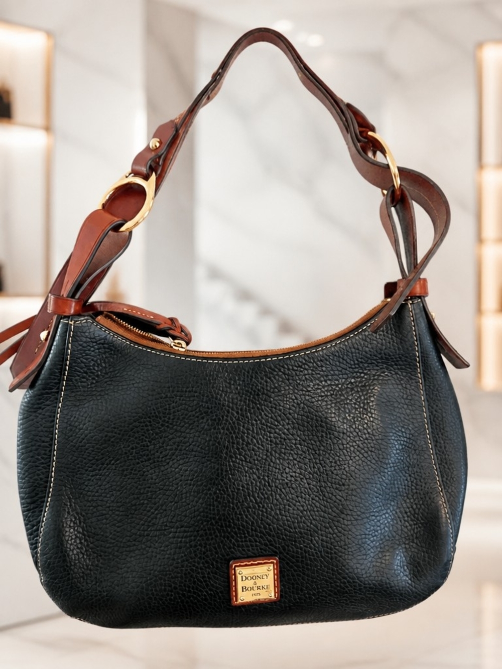 DOONEY & BOURKE LEATHER SHOULDER HANDBAG